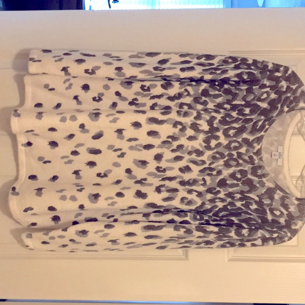 XL Croft & Barrow white & Grey Sweater
